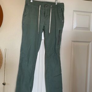 Vuori size s womens ripstop pants in green